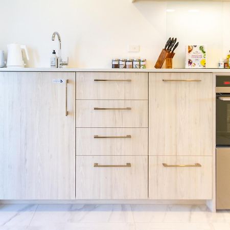 City Living: Upper Studio Haven On Wilmer Christchurch Eksteriør bilde