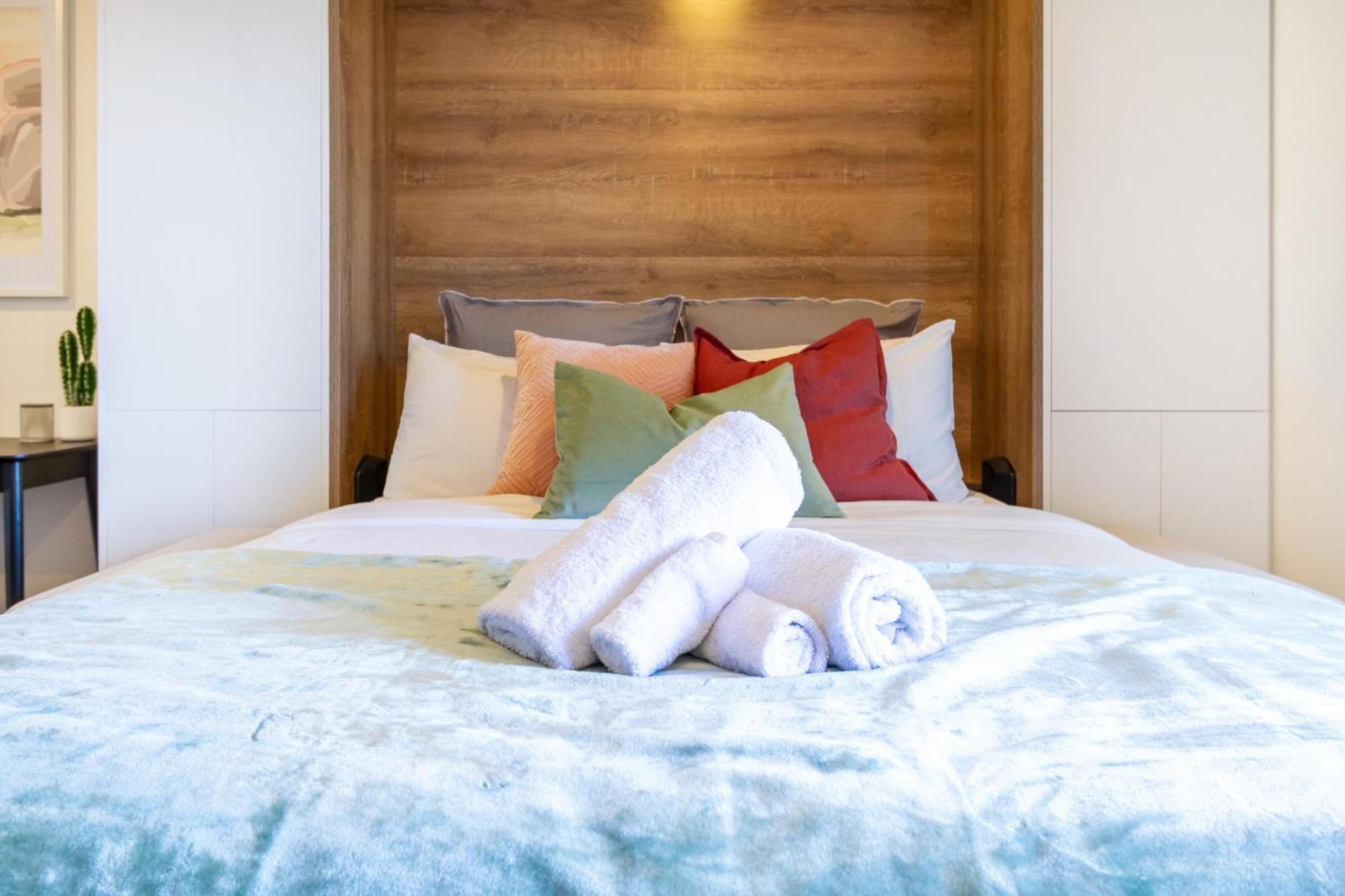 City Living: Upper Studio Haven On Wilmer Christchurch Eksteriør bilde