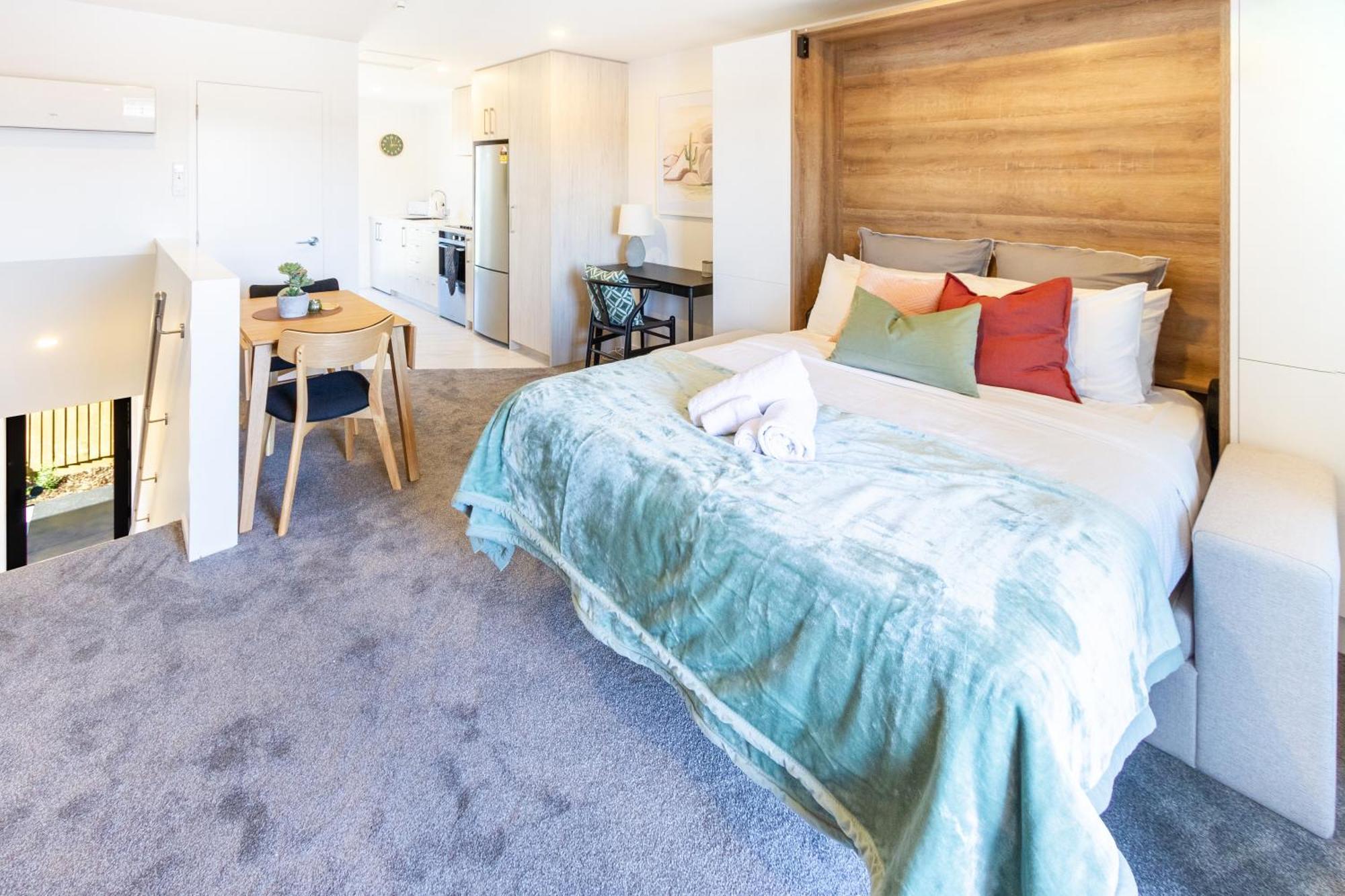 City Living: Upper Studio Haven On Wilmer Christchurch Eksteriør bilde